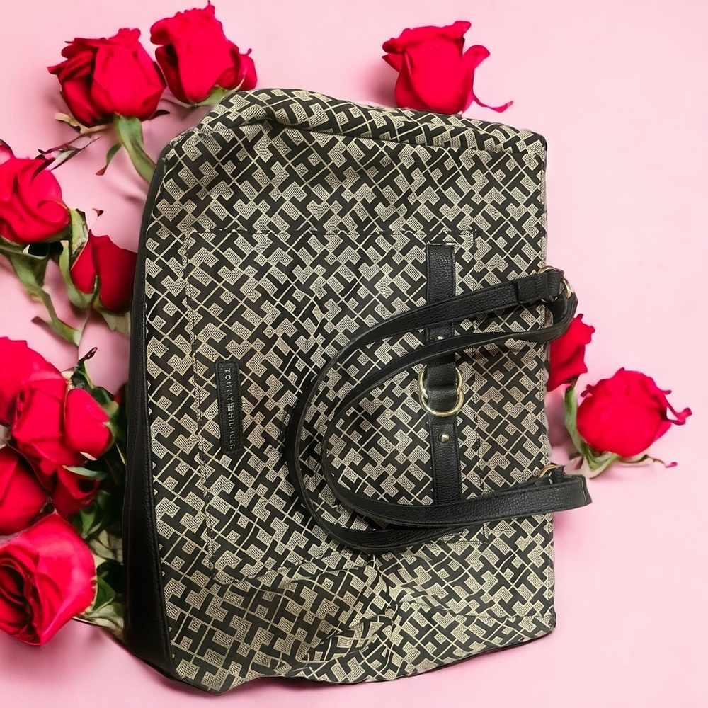 tommy hilfiger tote 🤎🤍